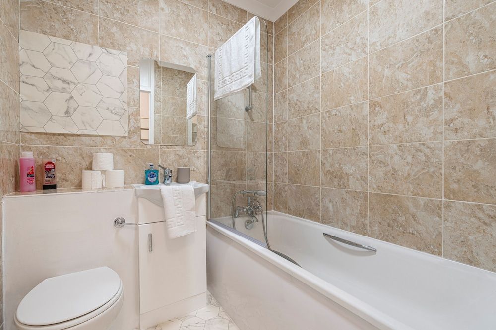 Lovely Apartments in Landward Court Deluxe Apartment, Private Bathroom, City View 11