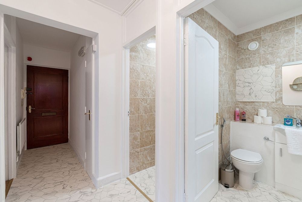 Lovely Apartments in Landward Court Deluxe Apartment, Private Bathroom, City View 10