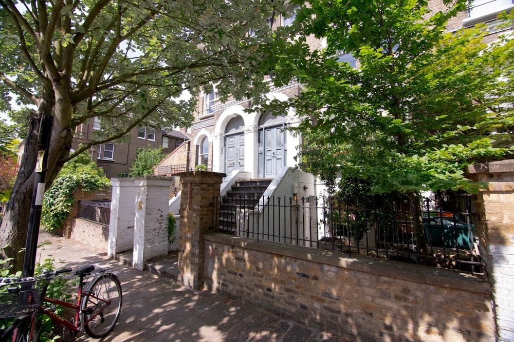 undefined Wonderful 2 Bedroom in Quiet Area near Camden Square 3