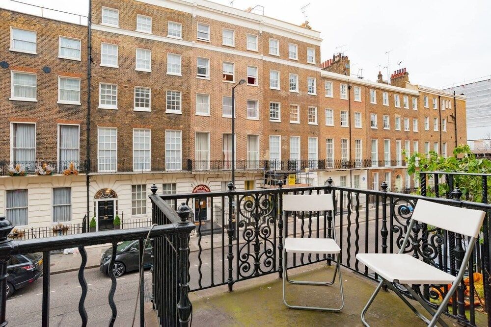 Upper Berkeley Street Flats Elegant & Stylish 1 Large Bedroom Apartment with Balcony 9