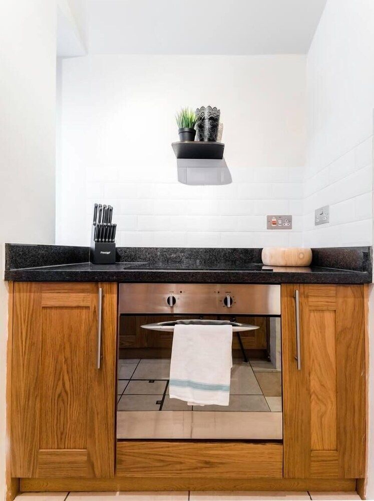 Upper Berkeley Street Flats Lovely 2 Bed 2 Bath in Marble Arch 8