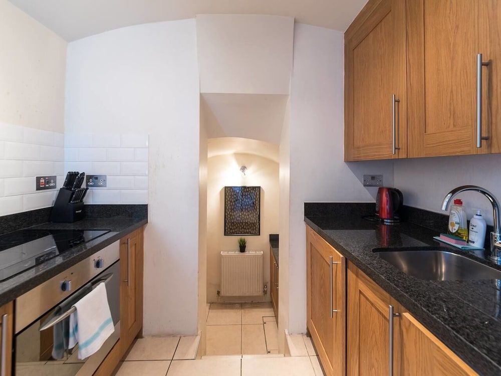Upper Berkeley Street Flats Lovely 2 Bed 2 Bath in Marble Arch 7