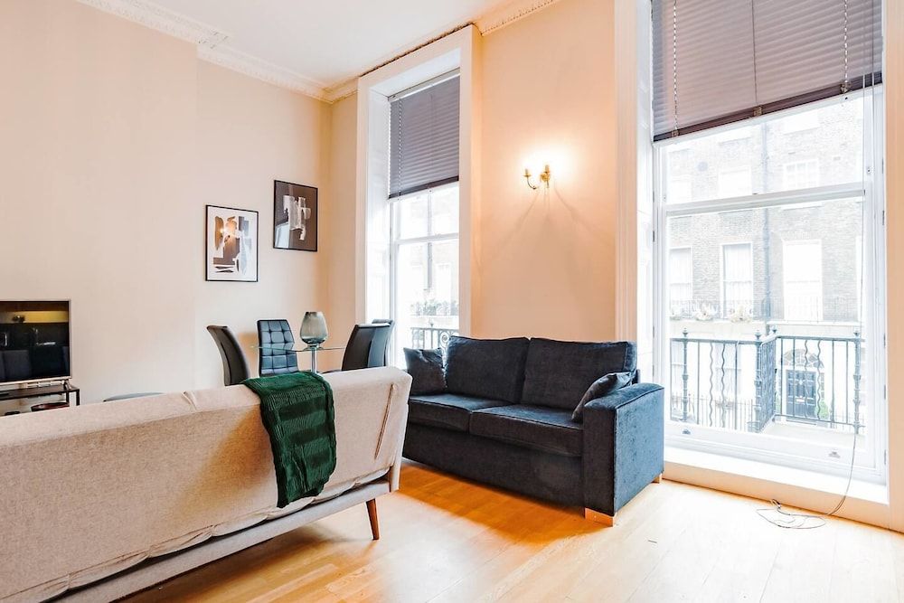 Upper Berkeley Street Flats Elegant & Stylish 1 Large Bedroom Apartment with Balcony 5