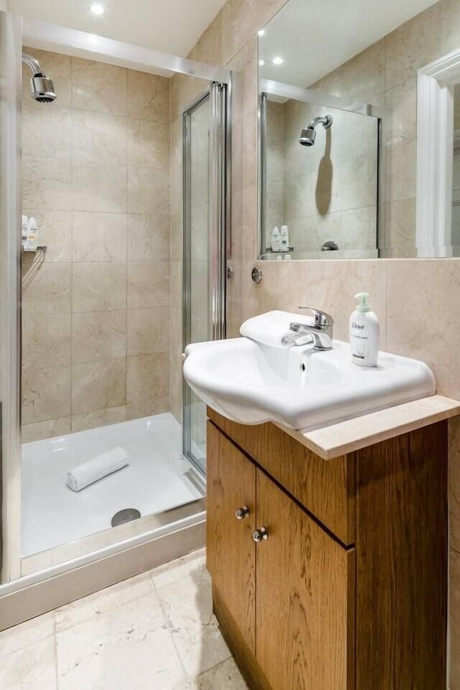 Upper Berkeley Street Flats Lovely 2 Bed 2 Bath in Marble Arch 19