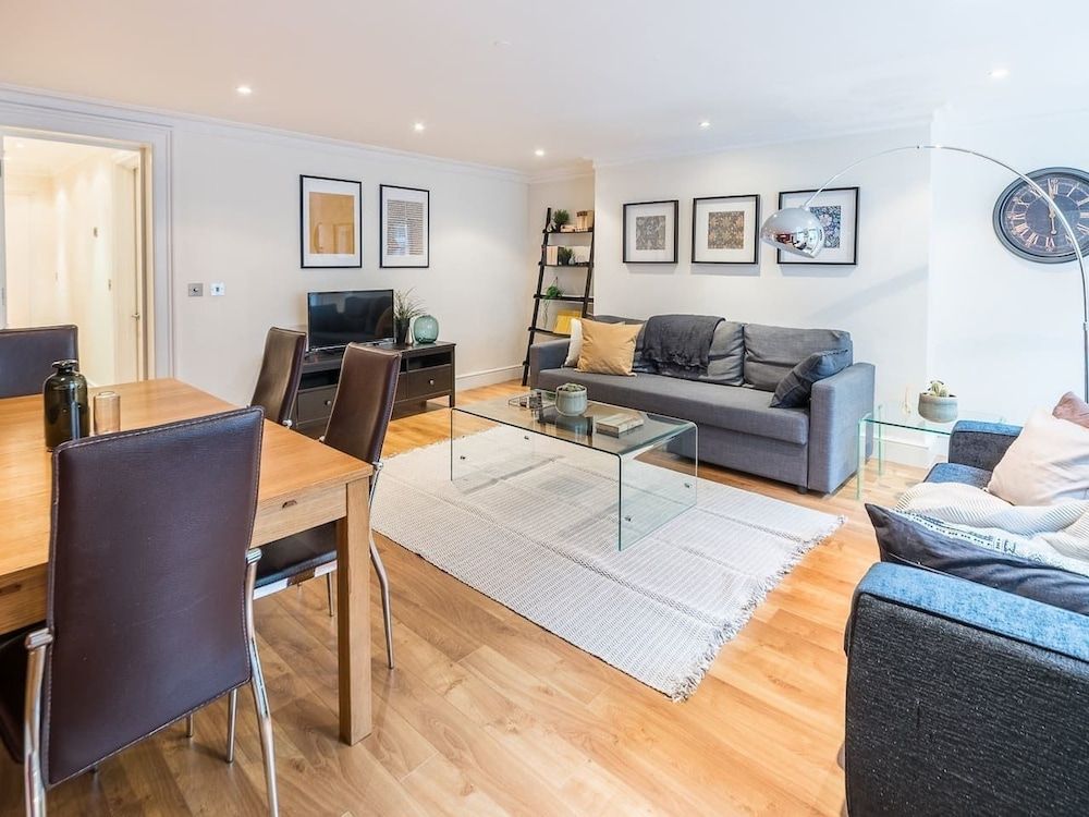 Upper Berkeley Street Flats Lovely 2 Bed 2 Bath in Marble Arch 13