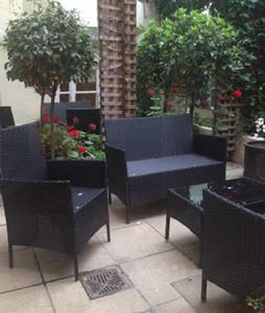 55 Lower Belgrave Three-Bedroom Apartment 9