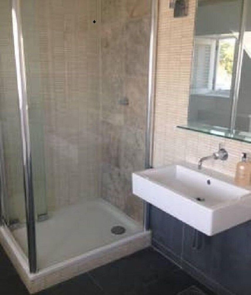 55 Lower Belgrave Two-Bedroom Apartment 10