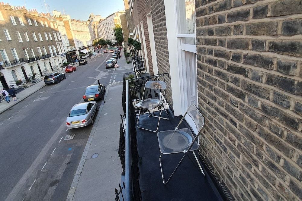 55 Lower Belgrave One-Bedroom Apartment 8