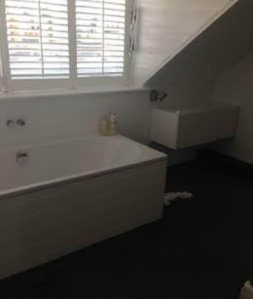 55 Lower Belgrave Two-Bedroom Apartment 8