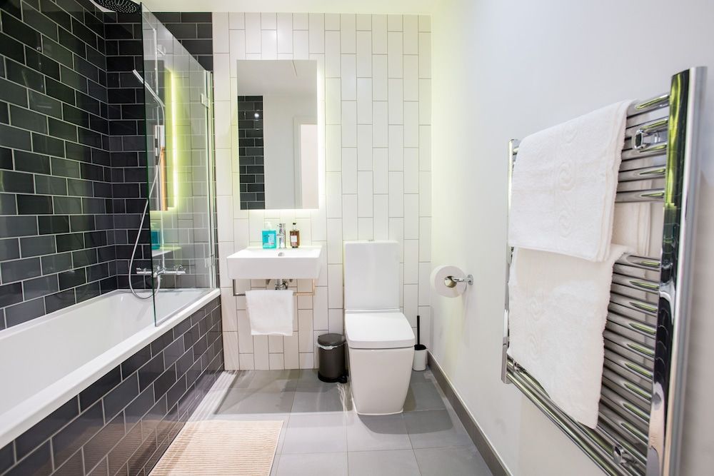 undefined Amazing Apart. -City Airport and Excel 2 8