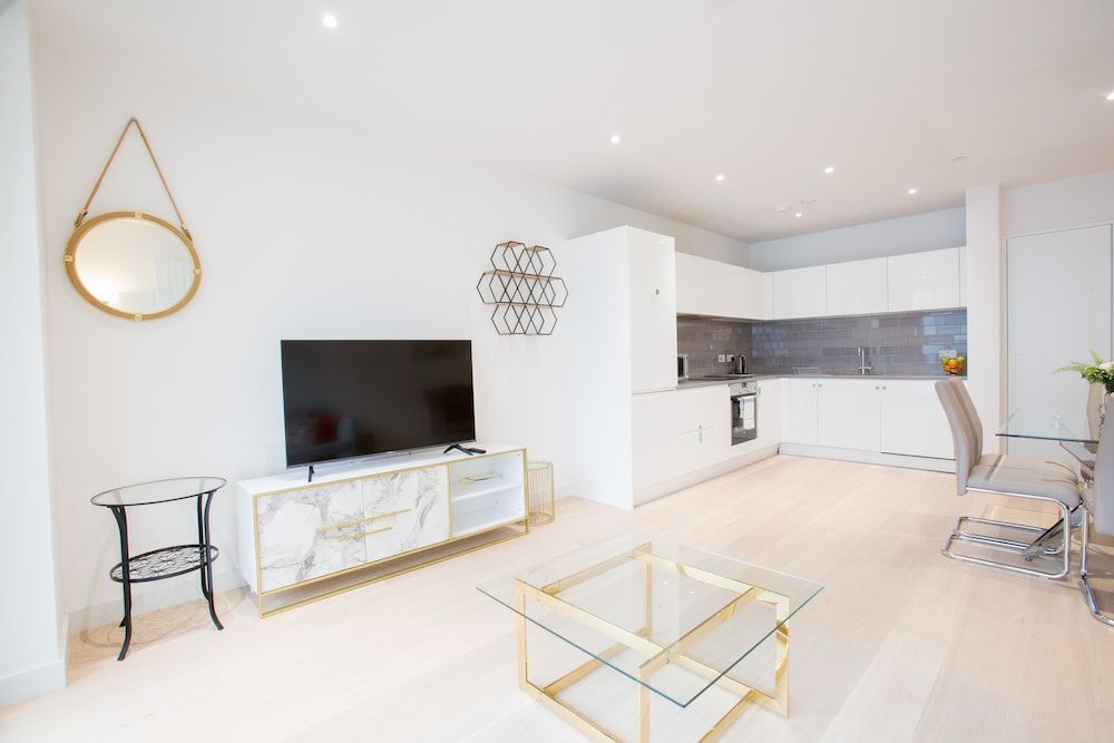 undefined Amazing Apart. -City Airport and Excel 2 7