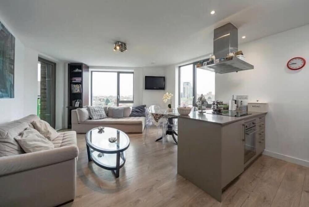 undefined Stylish 1 Bedroom Apartment near London City
