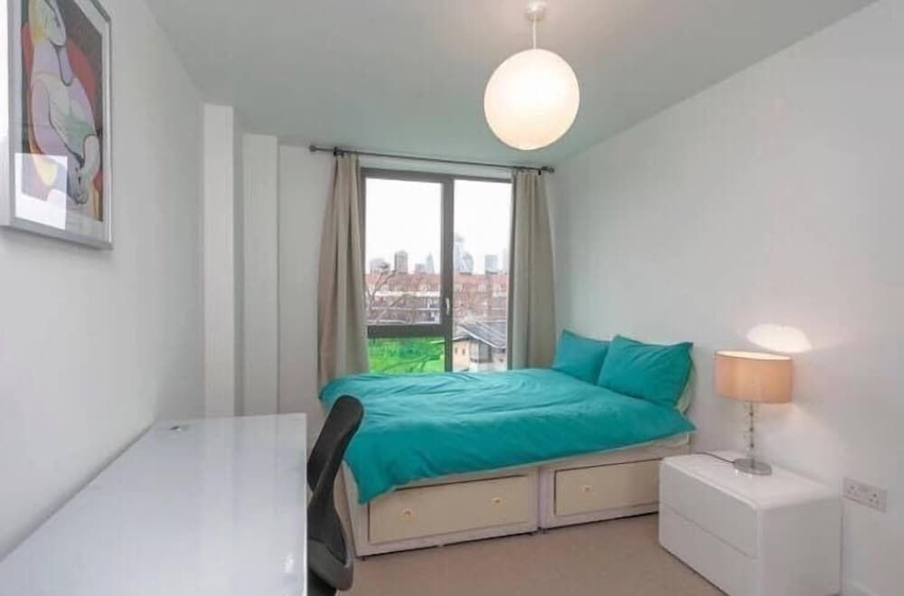 undefined Stylish 1 Bedroom Apartment near London City 3