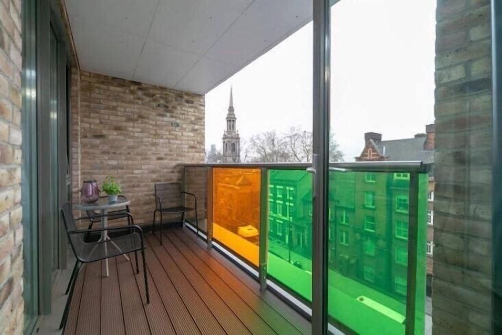 undefined Stylish 1 Bedroom Apartment near London City 2