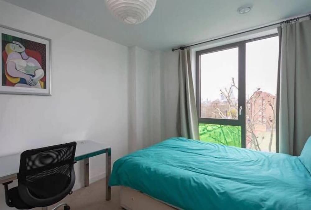 undefined Stylish 1 Bedroom Apartment near London City 4