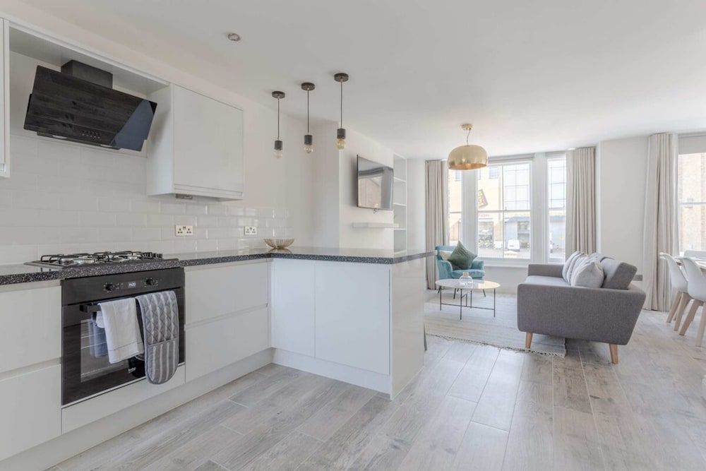 Stunning 3 Bedroom 2 Bath in Fantastic Location House (3 Bedrooms) 19