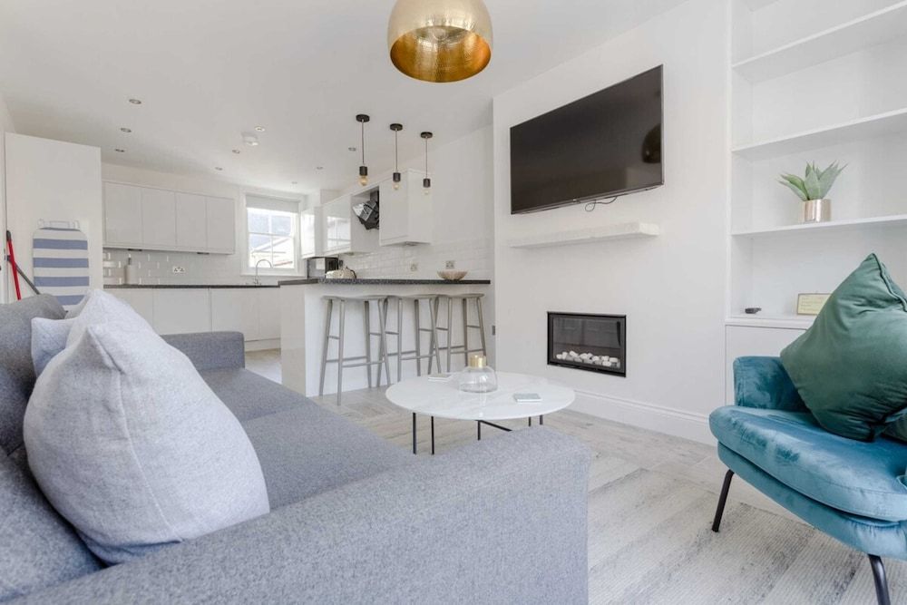 Stunning 3 Bedroom 2 Bath in Fantastic Location House (3 Bedrooms) 22