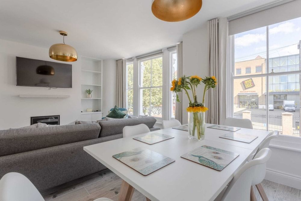 Stunning 3 Bedroom 2 Bath in Fantastic Location House (3 Bedrooms) 23