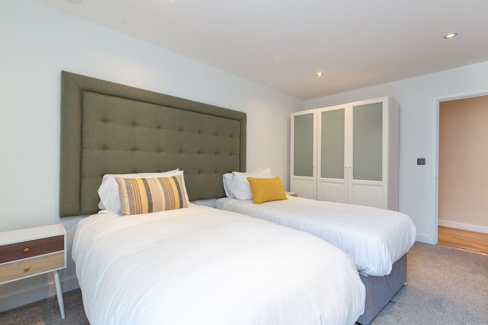 undefined Victoria Heights Austin David Apartments 2