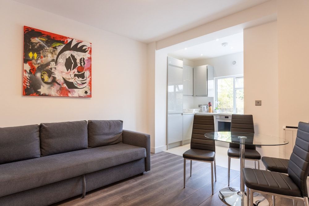 undefined Chalk Farm Artist's Apartment Camden 8