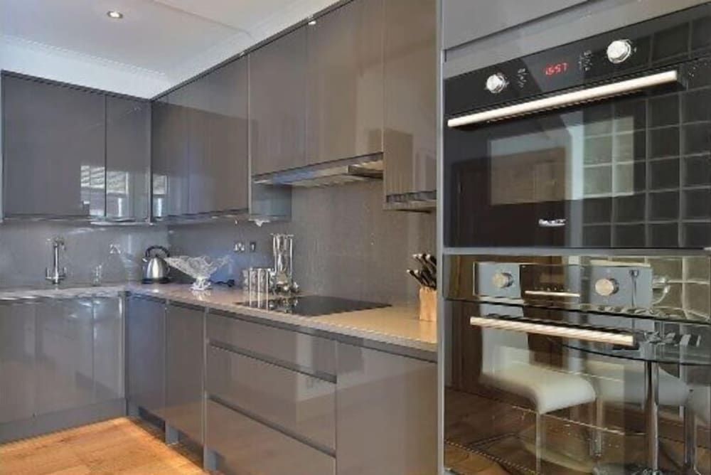 46 Harrington Gardens Two-Bedroom Flat 6