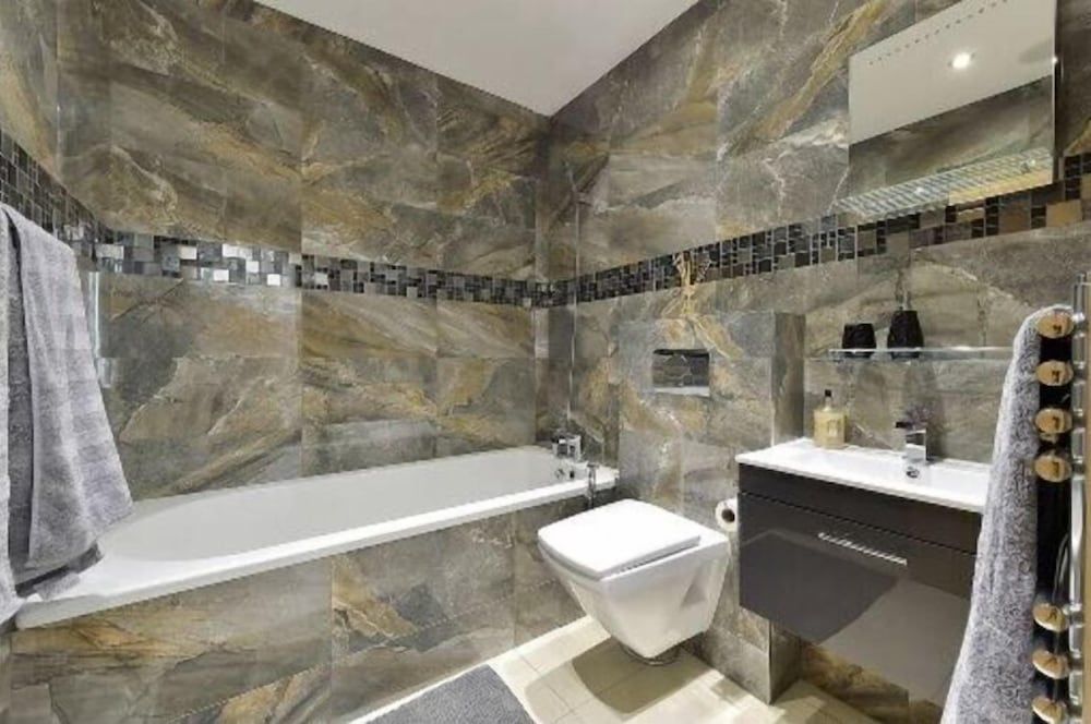 46 Harrington Gardens Two-Bedroom Flat 7