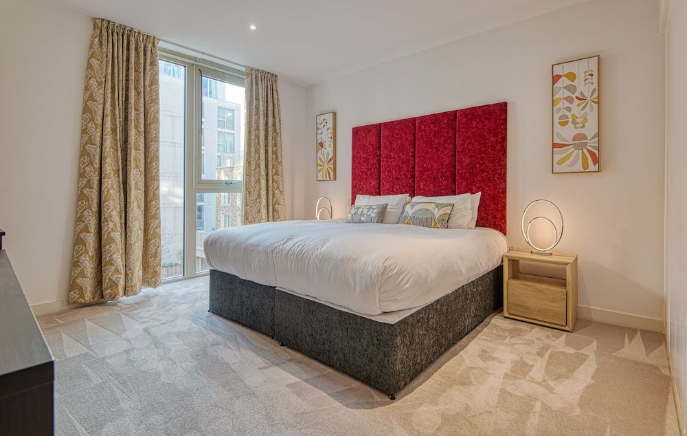 undefined Amazing Apart. -City Airport and Excel 1