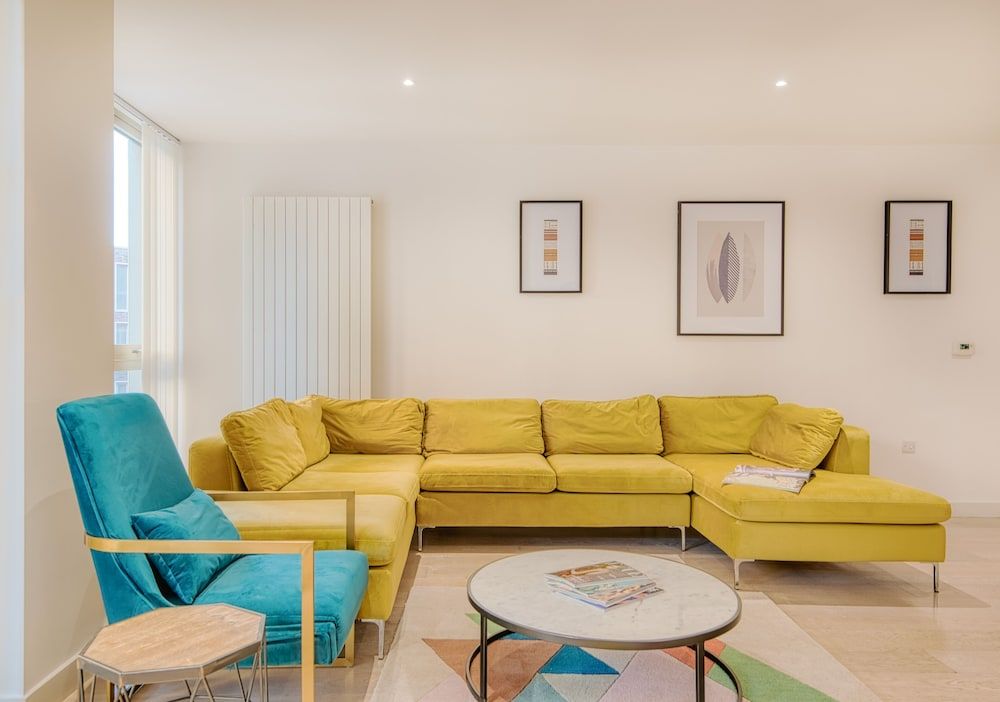 undefined Amazing Apart. -City Airport and Excel 1 5