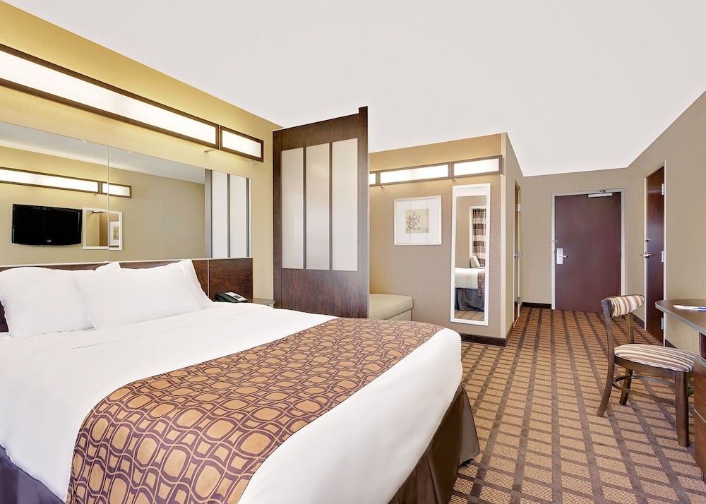 Studio Suite, 1 Queen Bed, Accessible, Non Smoking