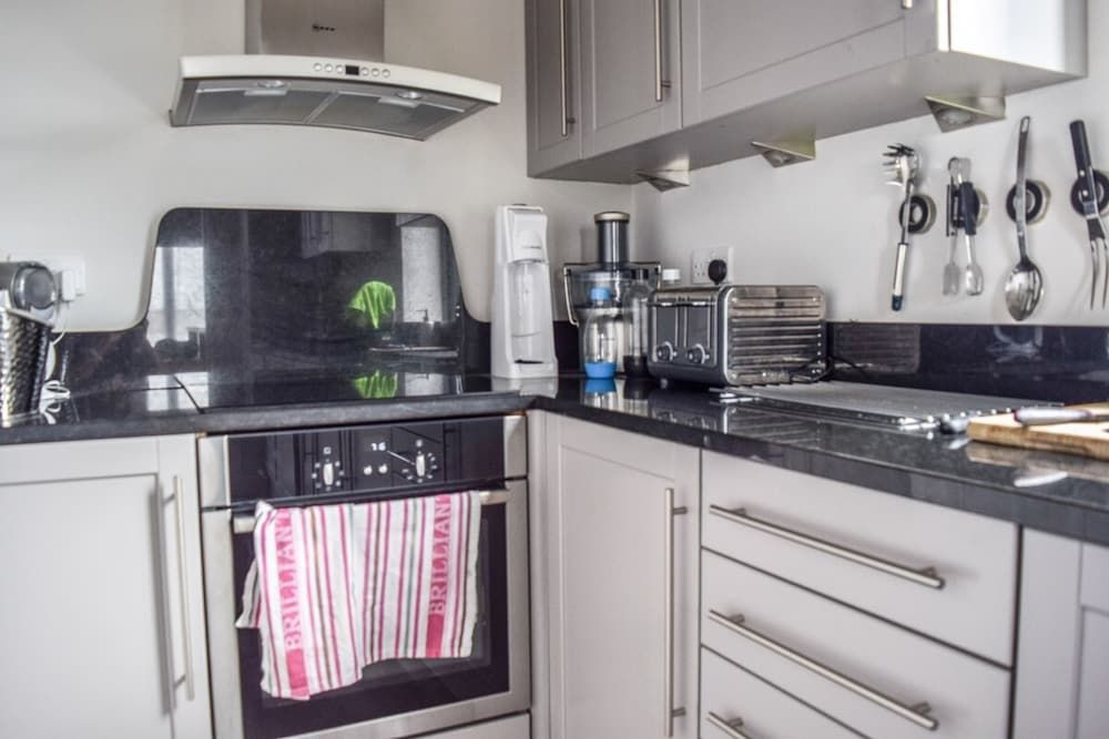 undefined Luxurious Apartment With Balcony 4