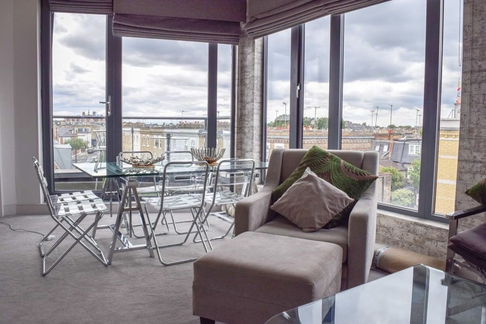 undefined Luxurious Apartment With Balcony 8