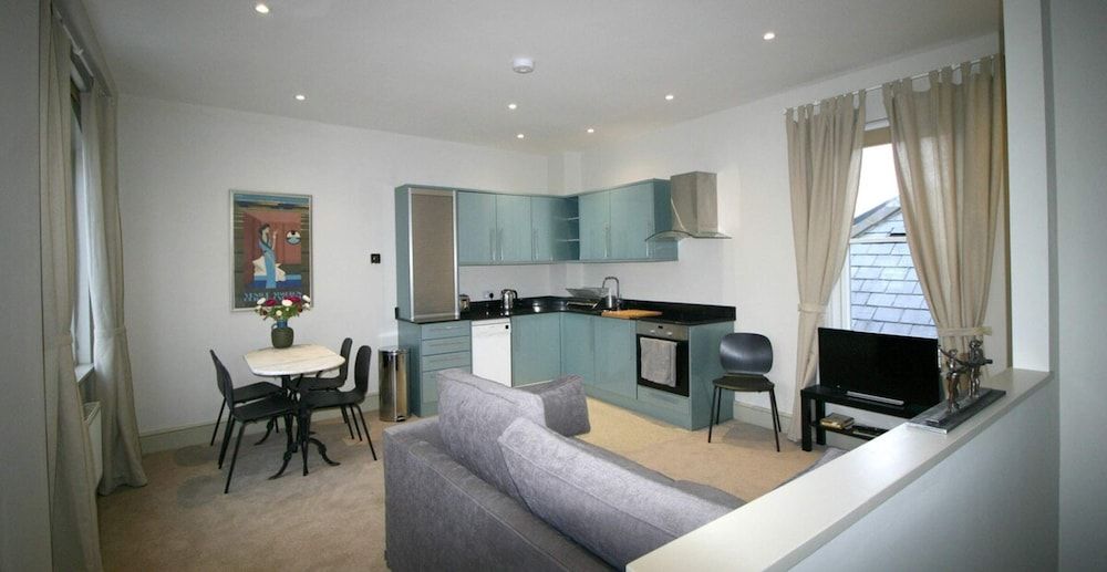 undefined Stylish Light-filled 1 Bedroom Flat In Hammersmith 2