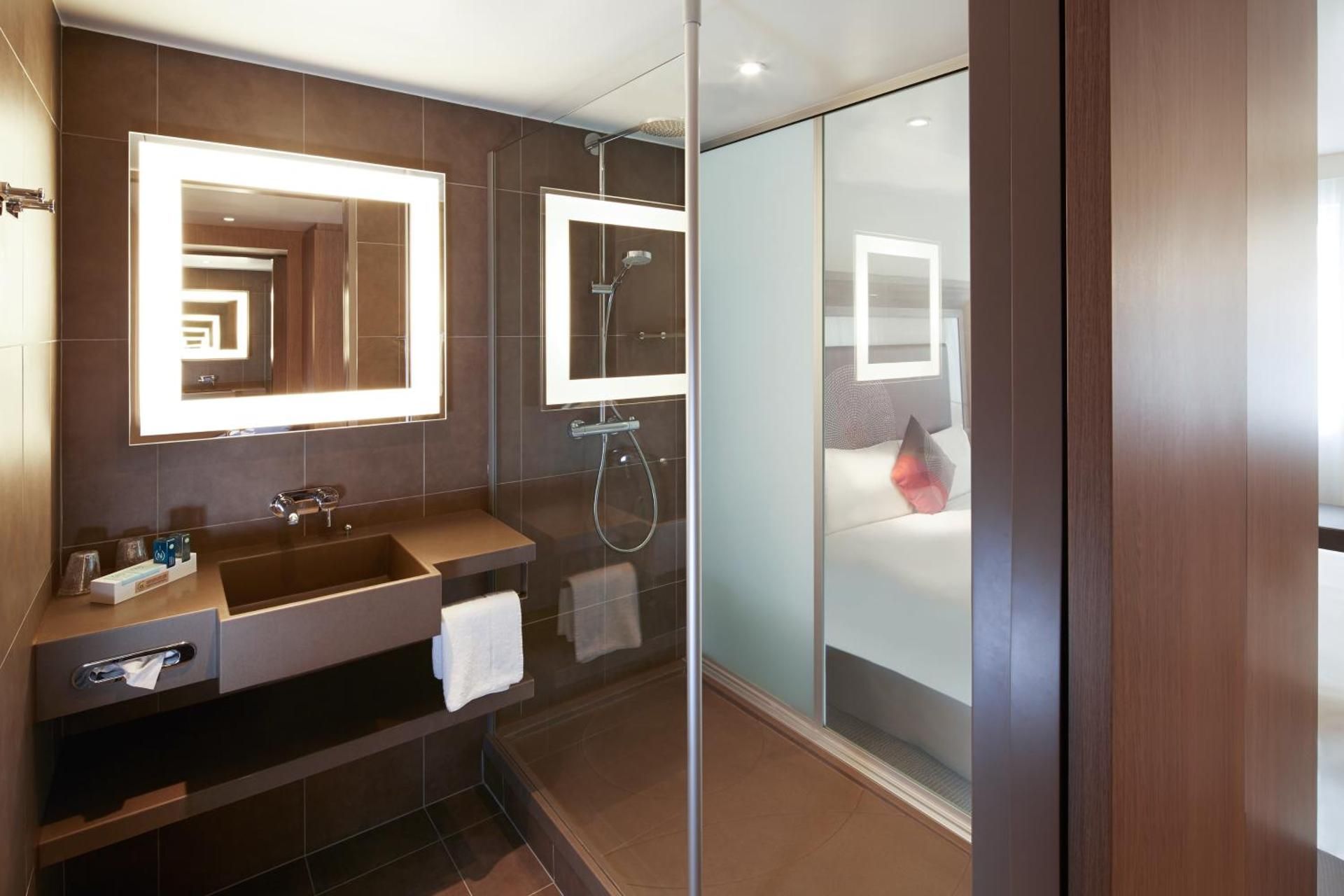 Novotel London Blackfriars Superior Premium Room with Queen bed and single  convertible sofa 3