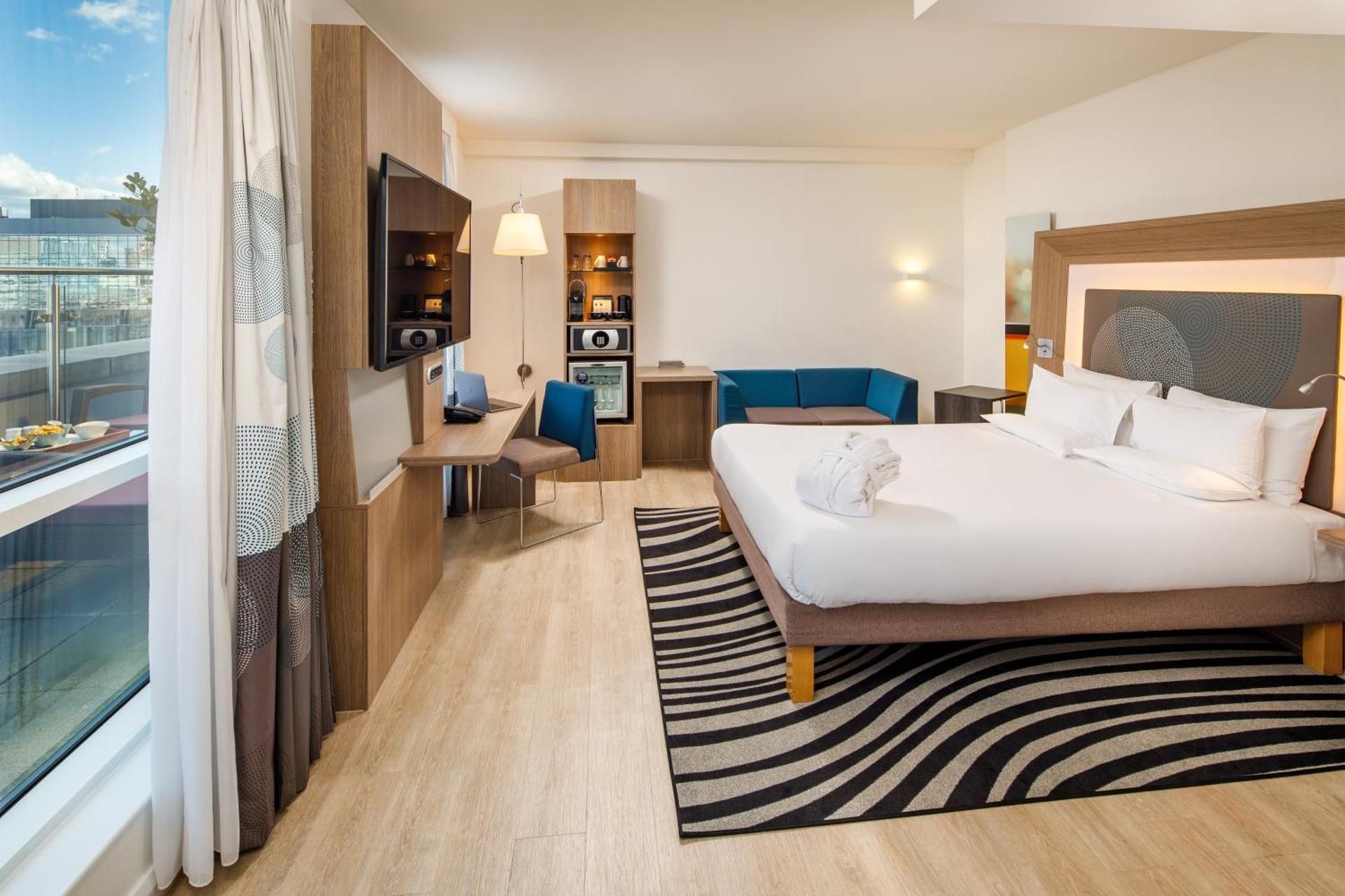 Executive Premium Room With Queen Size Bed and private Balcony