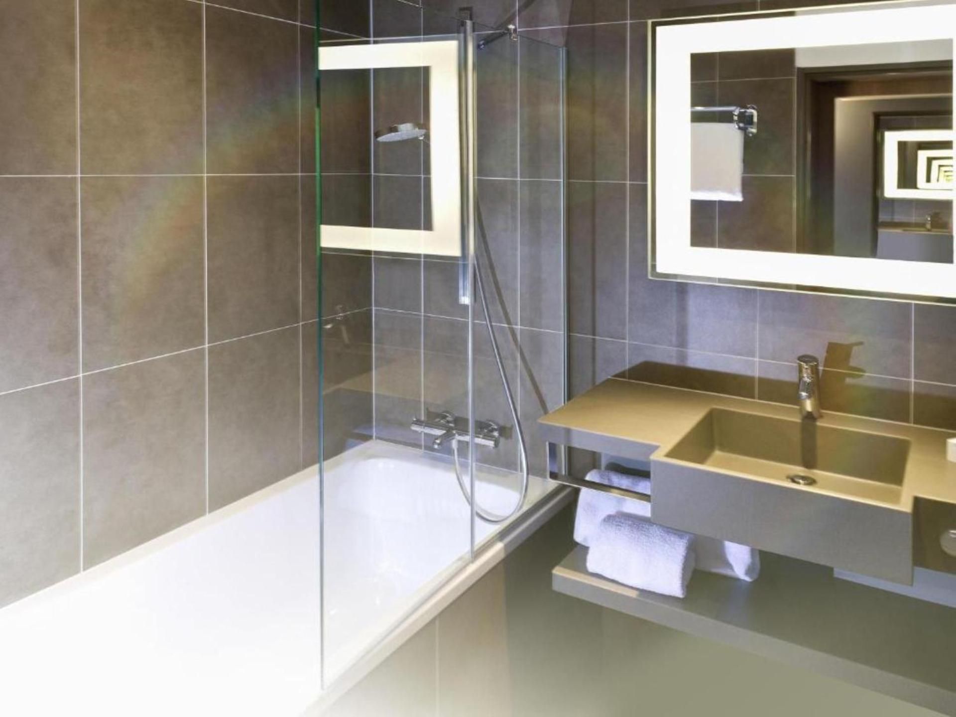 Executive Suite with King size Bed and Two Single Sofa Beds