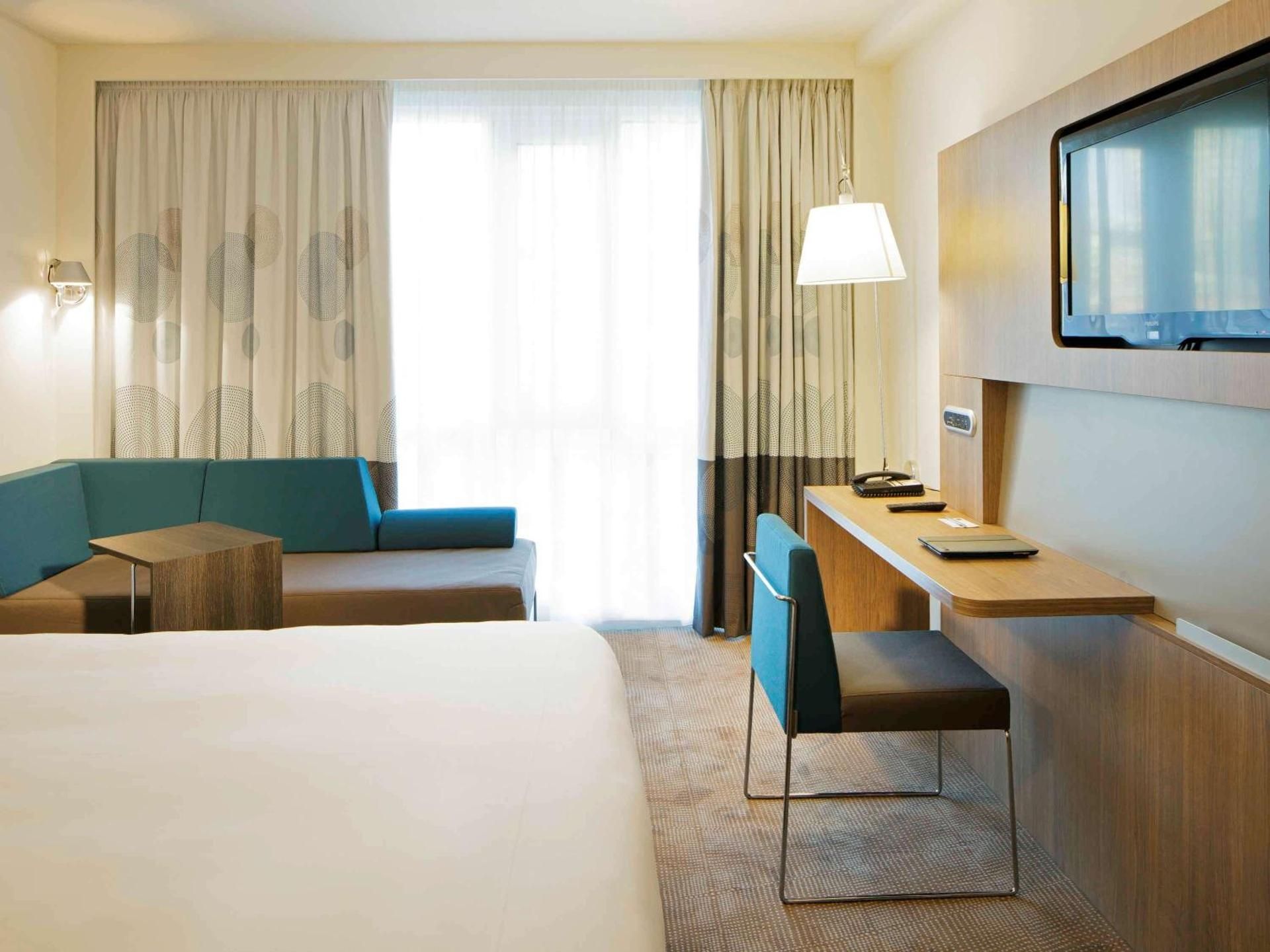 Novotel London Blackfriars Superior Premium Room with Queen bed and single  convertible sofa 2