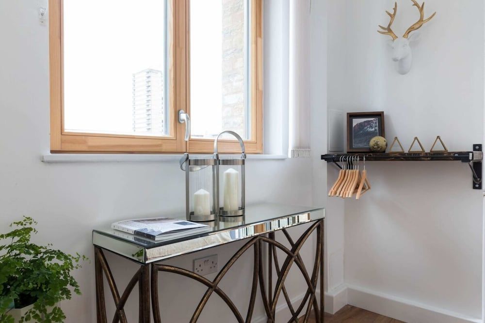 Modern & Designed 2 bed Penthouse Apt Sleeps Five Apartment (2 Bedrooms) 11