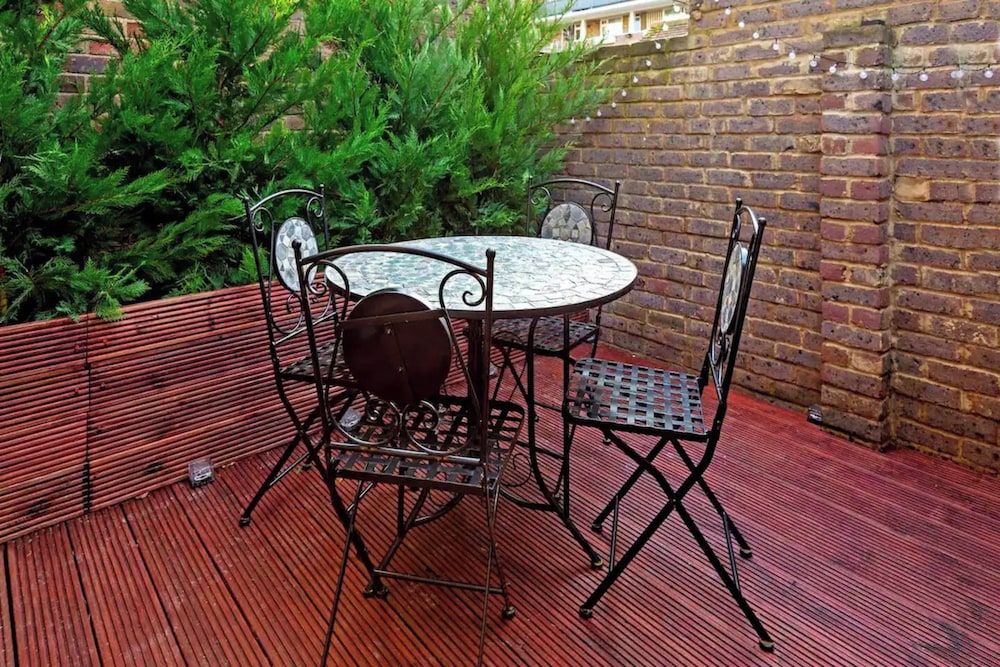 undefined Bright 2 Bedroom House in Kennington 4