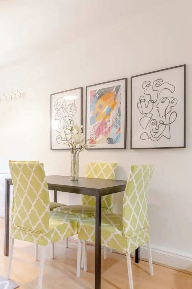 undefined Bright 2 Bedroom House in Kennington