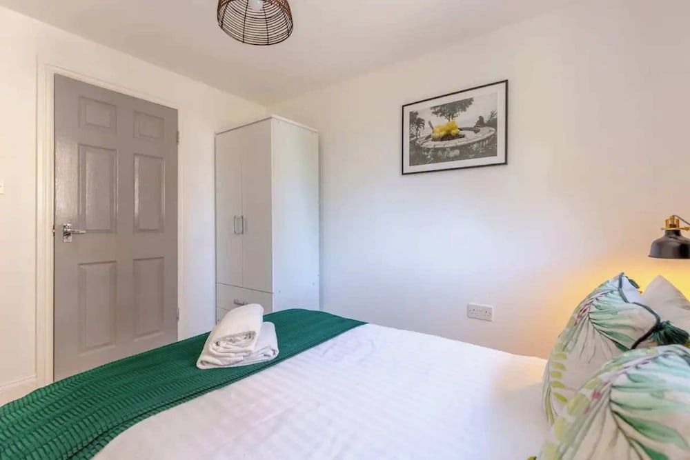 undefined Bright 2 Bedroom House in Kennington 8