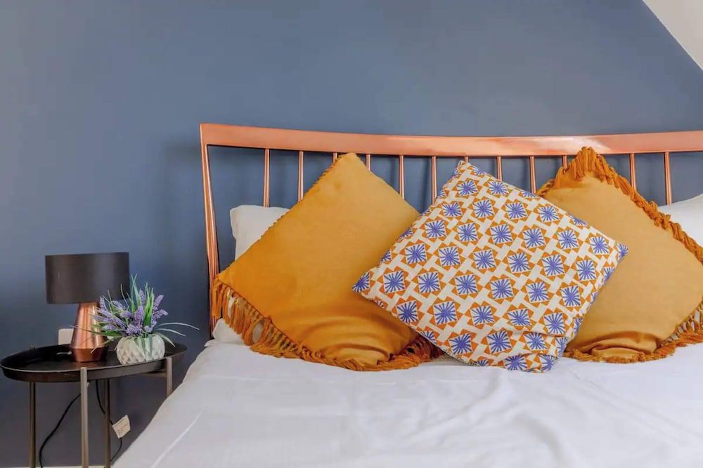 undefined Bright 2 Bedroom House in Kennington 6