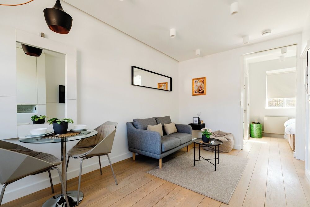 Soho by Excel Apartments Design Apartment 24