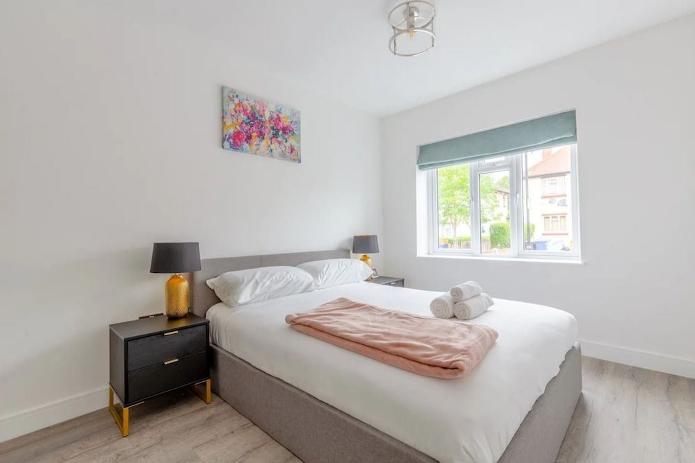 undefined Contemporary 2 Bedroom in West London 9