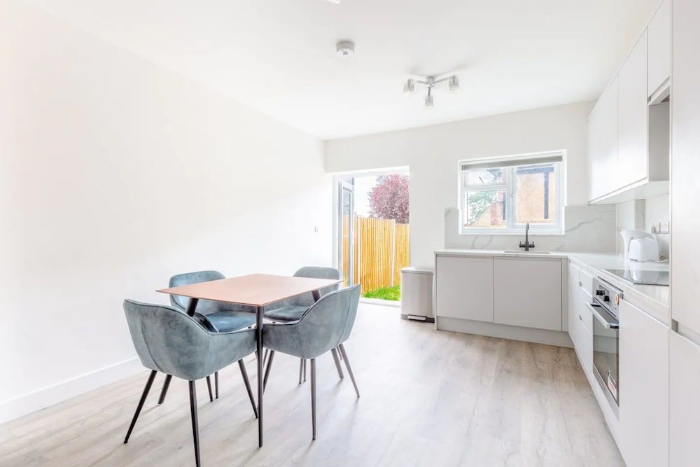 undefined Contemporary 2 Bedroom in West London