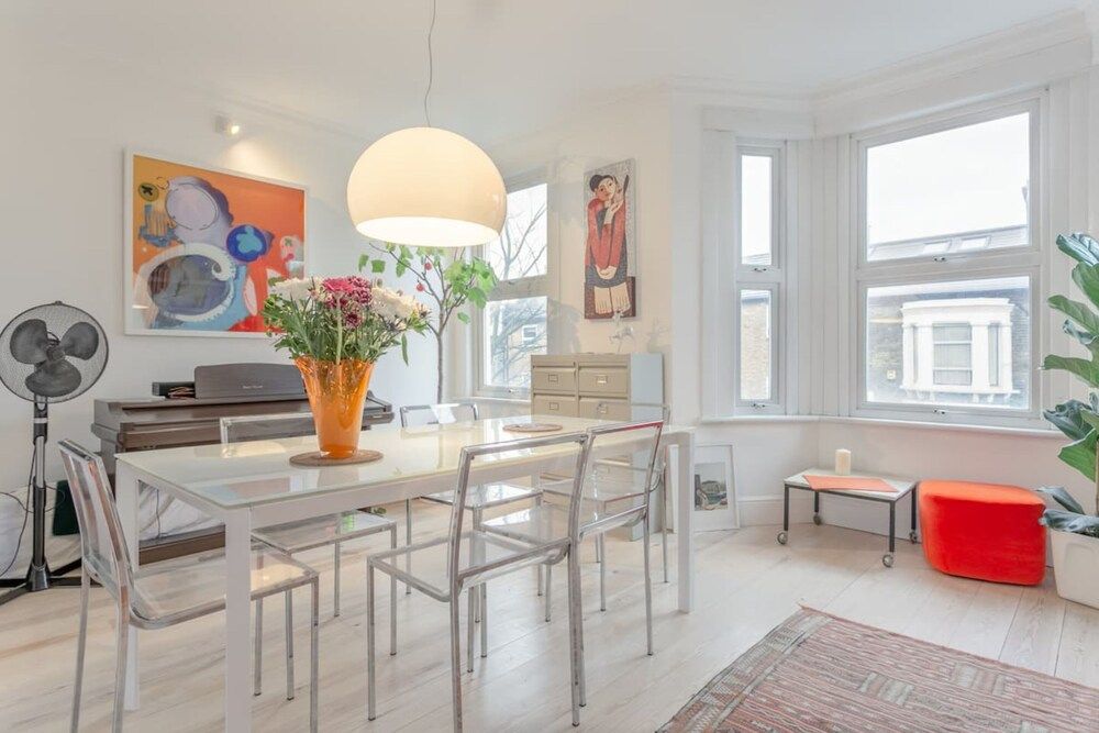 undefined Stylish 2 Bedroom Apartment in London 10