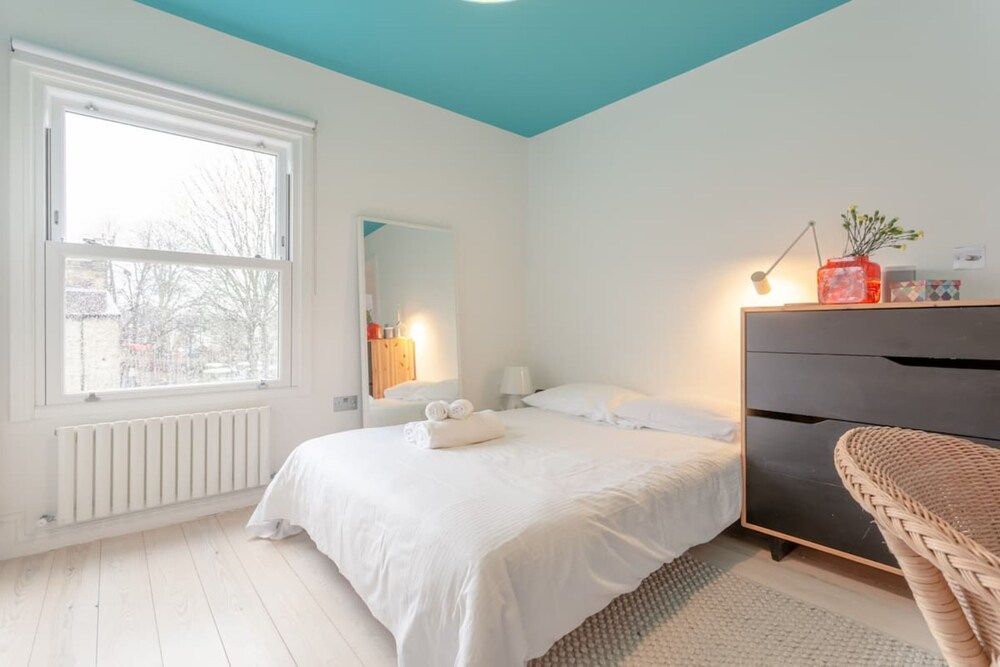 undefined Stylish 2 Bedroom Apartment in London 7