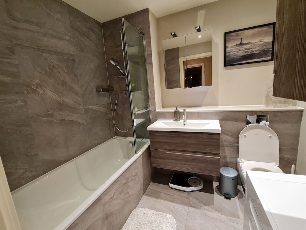 undefined Stylish and Modern 1 Bedroom Apartment in Farringdon 4