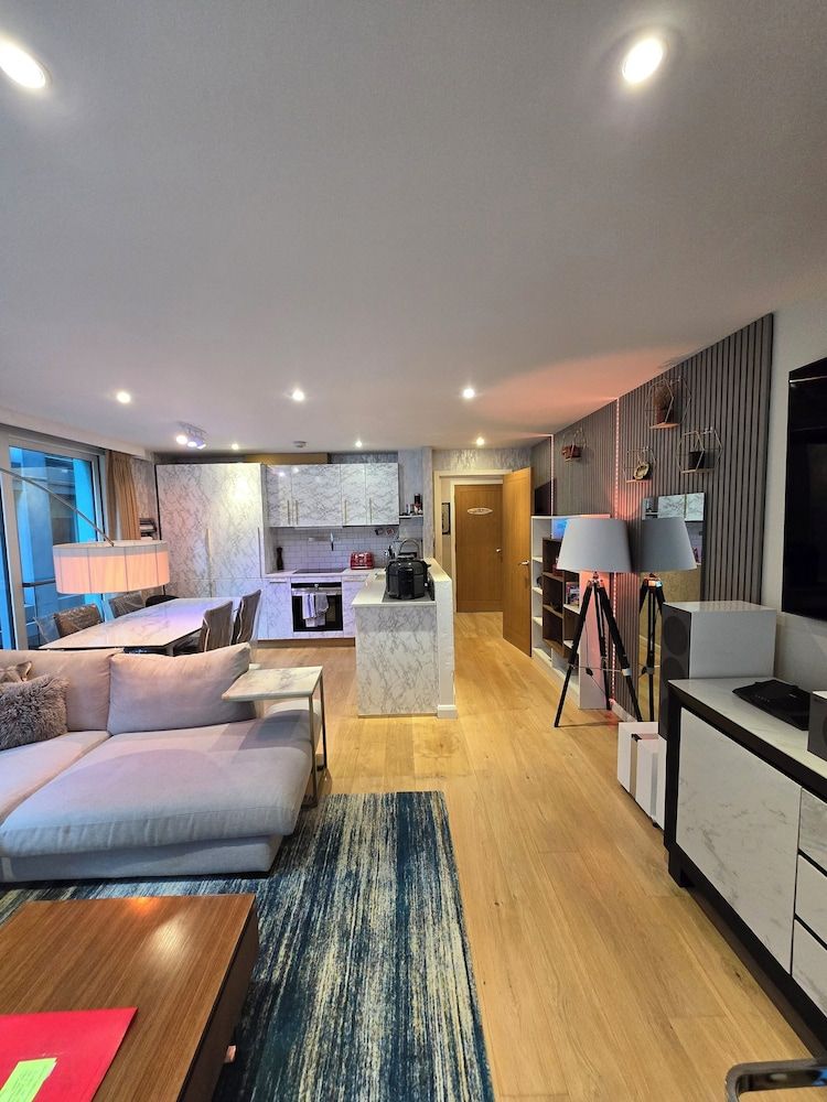 undefined Stylish and Modern 1 Bedroom Apartment in Farringdon 6