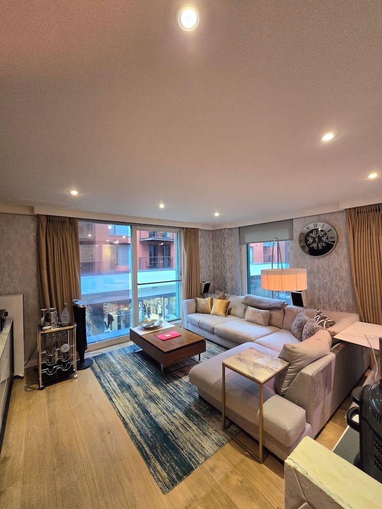 undefined Stylish and Modern 1 Bedroom Apartment in Farringdon 5