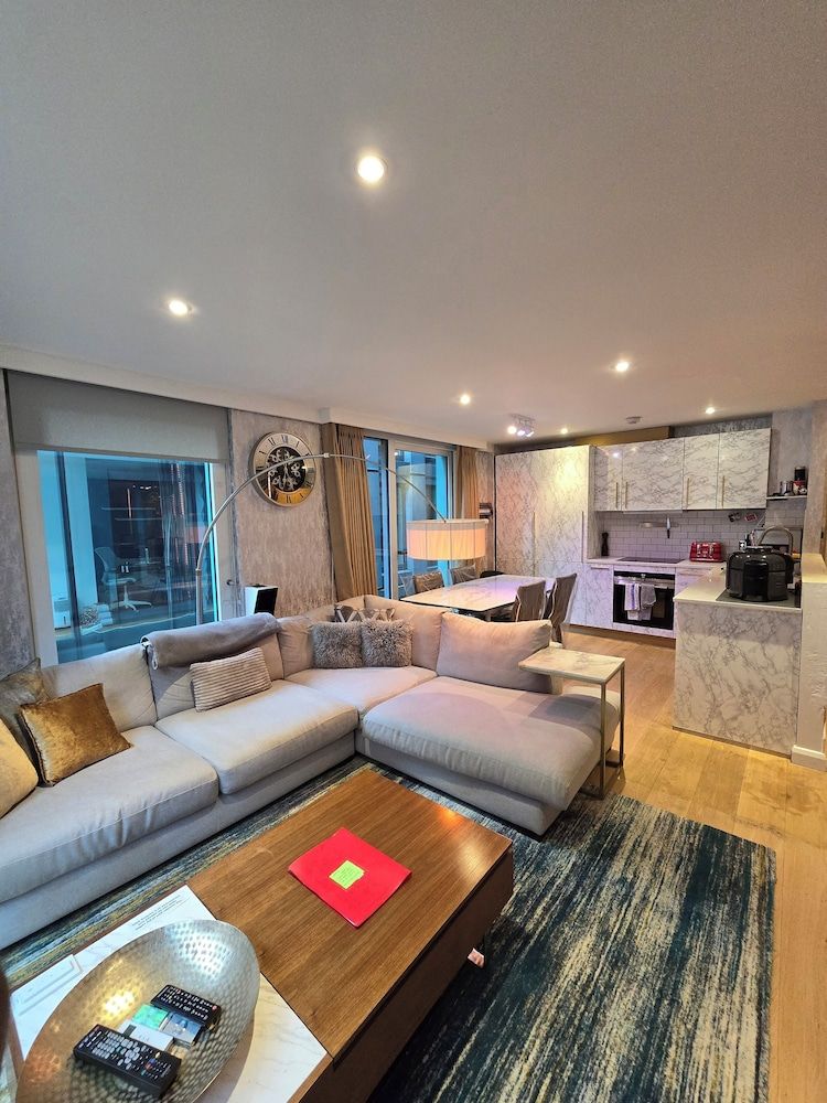 undefined Stylish and Modern 1 Bedroom Apartment in Farringdon 8